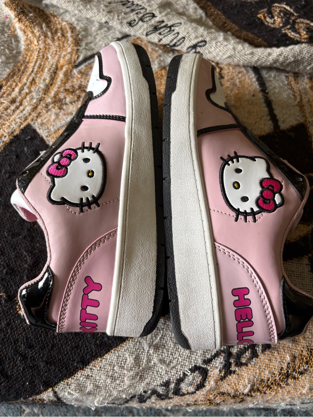 Hello Kitty Pink & Black Sz 7 Sneakers